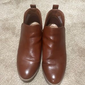 Universal Thread Cut Out Ankle Boots Women’s Size 7 gently worn a few times